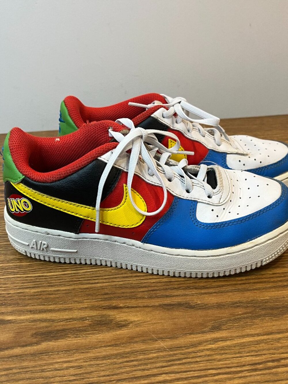 NIKE x UNO Kids Air Force 1 Sneakers DO6634-100 - Size 4Y - Picture 1 of 8